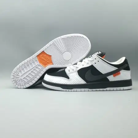 TIGHTBOOTH x Dunk FD2629-100 Low SB