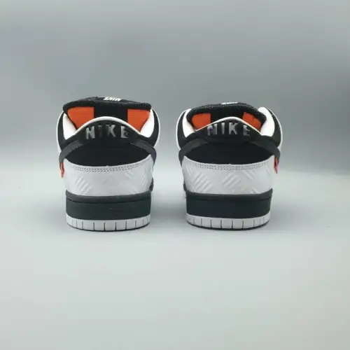 TIGHTBOOTH x Dunk FD2629-100 Low SB