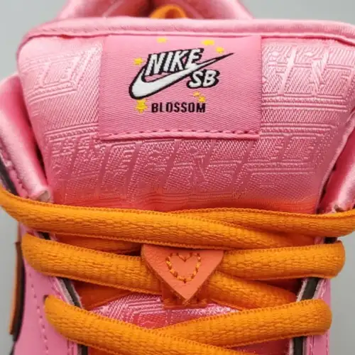 The Powerpuff Girls x Dunk Low Pro SB Dunk Low SB QS 'Blossom'