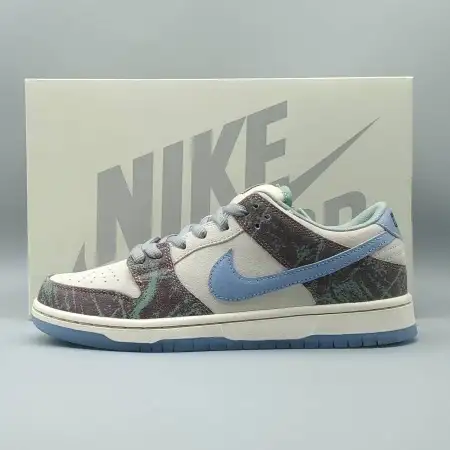 Crenshaw Skate Dunk Club x Dunk Low SB