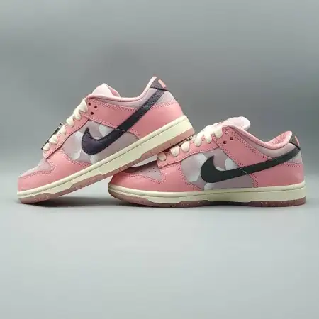 Wmns Dunk Low LX 'Barbie'