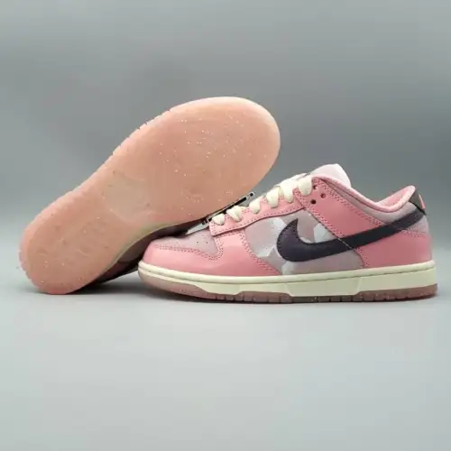 Wmns Dunk Low LX 'Barbie'