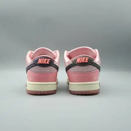 Wmns Dunk Low LX 'Barbie'