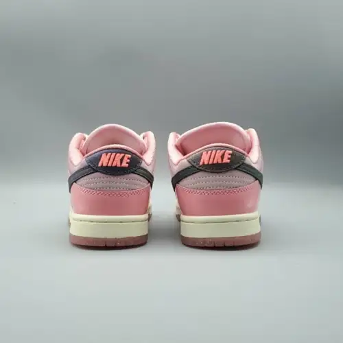 Wmns Dunk Low LX 'Barbie'
