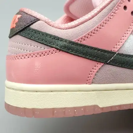 Wmns Dunk Low LX 'Barbie'