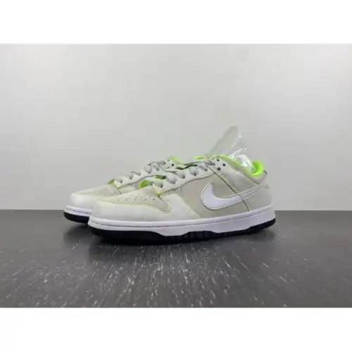 Dunk Low 'University of Oregon'  Dunk Low PE
