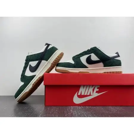 Wmns Dunk Low 'Green Green Snake Snake'