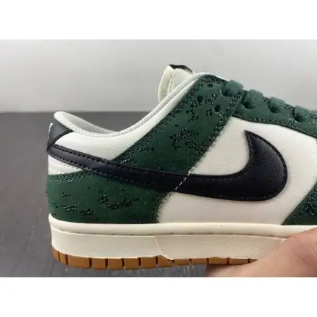 Wmns Dunk Low 'Green Green Snake Snake'