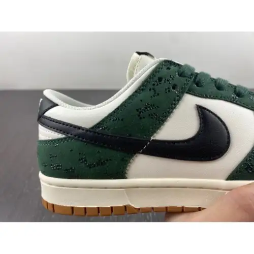 Wmns Dunk Low 'Green Green Snake Snake'