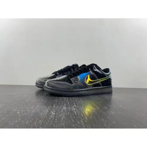 Dunk Low 'Be True to Your DNA Dunk - Grey'