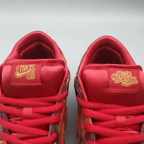The Wizard of Oz x Dunk Low The Wizard of Oz SB 'Poppy Field'