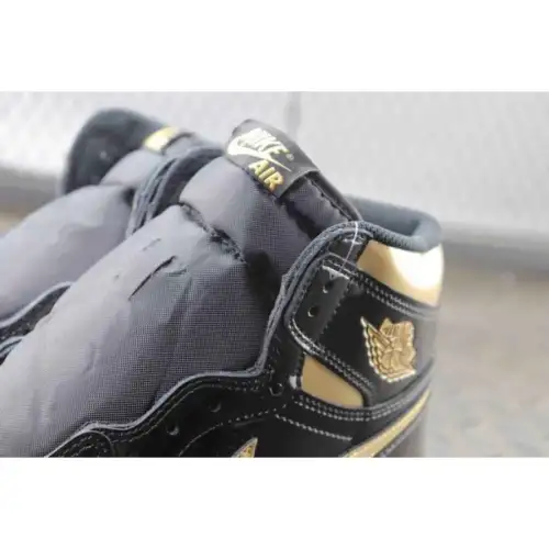 Air Jordan 1 Retro High OG 'Black Air Jordan 1 Metallic Gold'