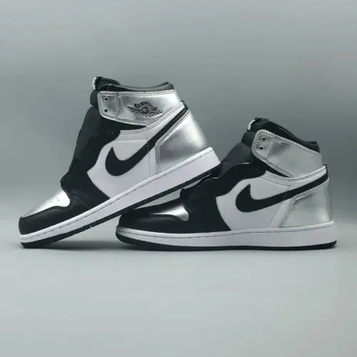Wmns Air Jordan 1 Retro High OG 'Silver Toe' 