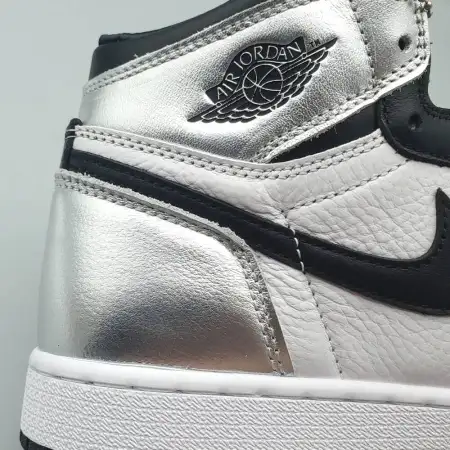 Wmns Air Jordan 1 Retro High OG 'Silver Toe' 