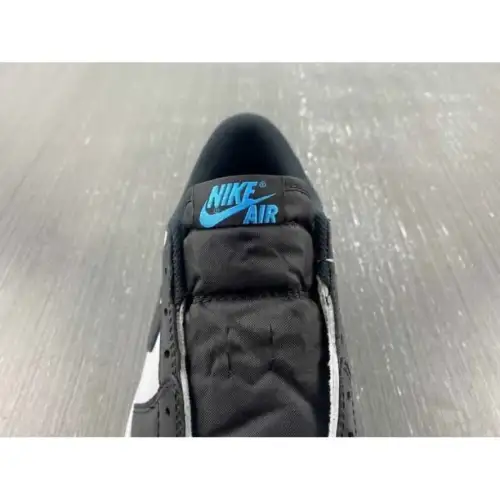 Air Jordan 1 Retro Low OG 'UNC'