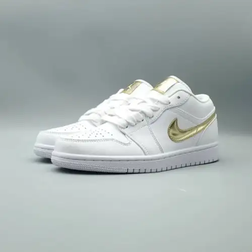 Wmns Air Jordan 1 Retro Low 'White Metallic Air Jordan 1 Gold'