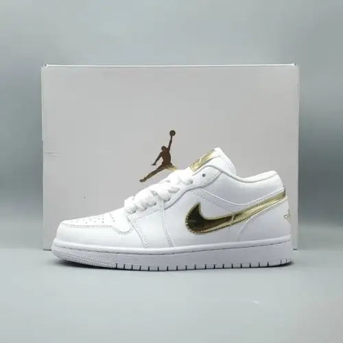 Wmns Air Jordan 1 Retro Low 'White Metallic Air Jordan 1 Gold'