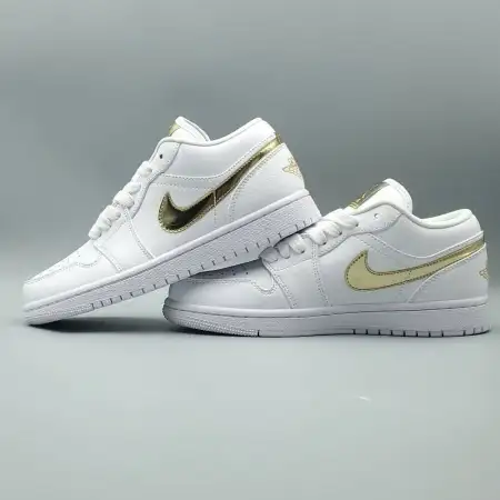 Wmns Air Jordan 1 Retro Low 'White Metallic Air Jordan 1 Gold'