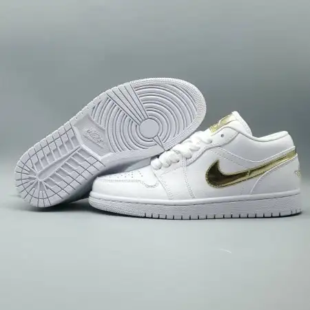 Wmns Air Jordan 1 Retro Low 'White Metallic Air Jordan 1 Gold'