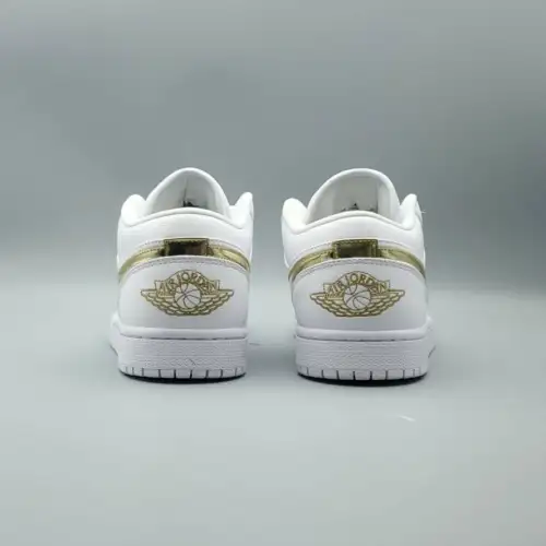 Wmns Air Jordan 1 Retro Low 'White Metallic Air Jordan 1 Gold'