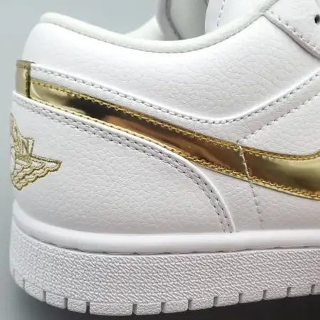 Wmns Air Jordan 1 Retro Low 'White Metallic Air Jordan 1 Gold'
