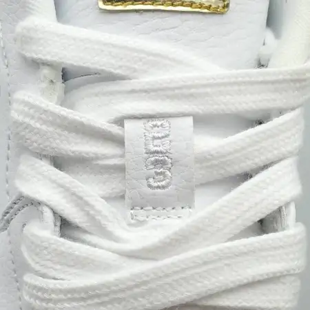 Wmns Air Jordan 1 Retro Low 'White Metallic Air Jordan 1 Gold'
