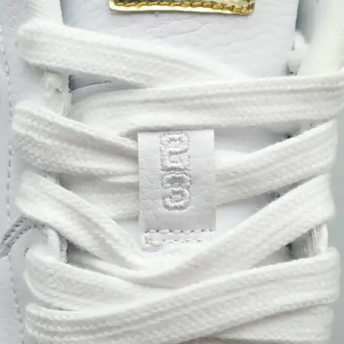 Wmns Air Jordan 1 Retro Low 'White Metallic Air Jordan 1 Gold'