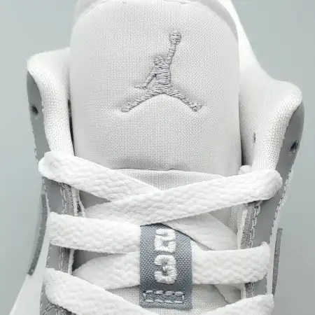 Wmns Air Jordan 1 Low 'White Air Jordan 1 Wolf Grey'