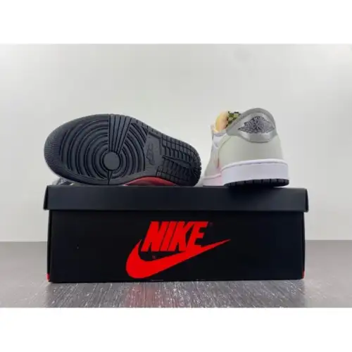 Air Jordan 1 Low OG Air Jordan 1 'Ghost Green'
