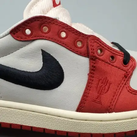 Trophy Room x Air Jordan 1 Retro  Air Jordan 1 Low OG SP 'Rookie Card - Away'
