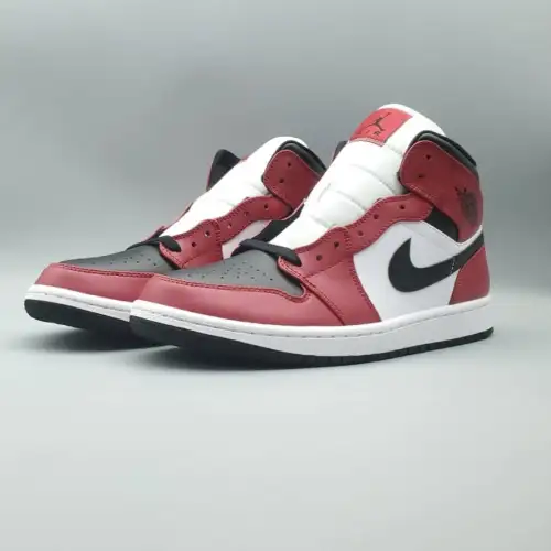 Air Jordan 1 Mid 'Chicago Black Air Jordan 1 Toe'