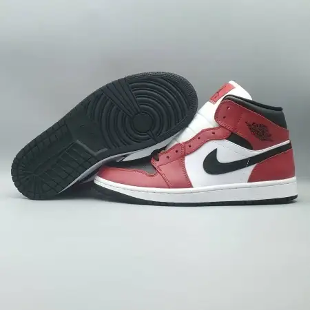 Air Jordan 1 Mid 'Chicago Black Air Jordan 1 Toe'