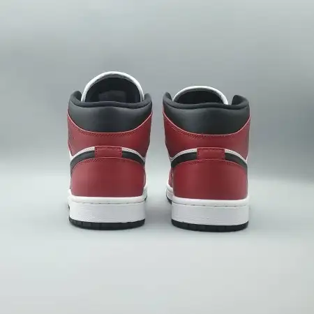 Air Jordan 1 Mid 'Chicago Black Air Jordan 1 Toe'