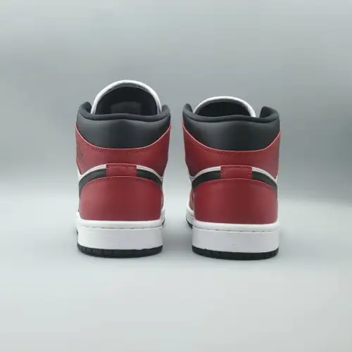 Air Jordan 1 Mid 'Chicago Black Air Jordan 1 Toe'