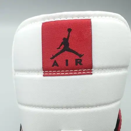 Air Jordan 1 Mid 'Chicago Black Air Jordan 1 Toe'