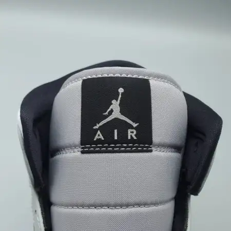 Air Jordan Air Jordan 1 1 Mid 'Smoke Grey'
