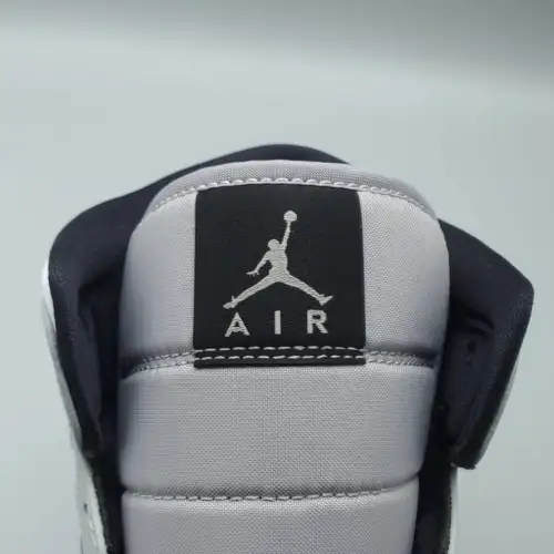 Air Jordan Air Jordan 1 1 Mid 'Smoke Grey'