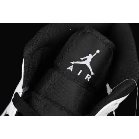 Air Jordan 1 Air Jordan 1 Retro Mid 'Tuxedo'