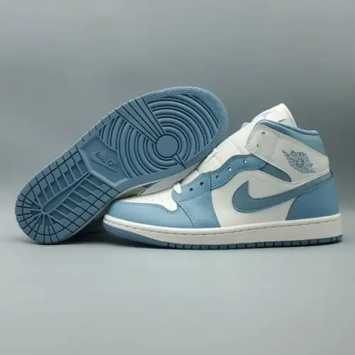 Wmns Air Jordan Air Jordan 1 1 Mid 'University Blue'