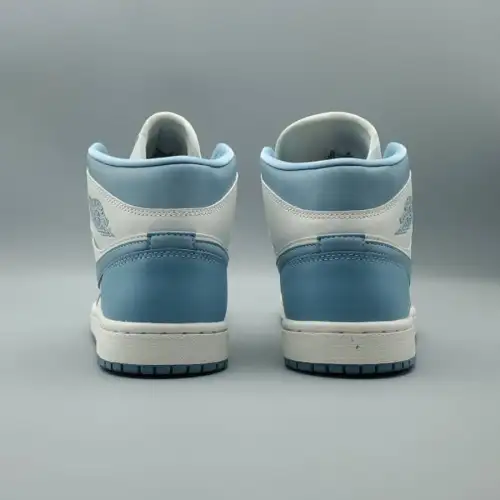 Wmns Air Jordan Air Jordan 1 1 Mid 'University Blue'