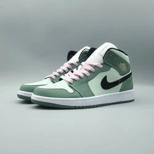 Wmns Air Jordan Air Jordan 1 1 Mid SE 'Dutch Green'