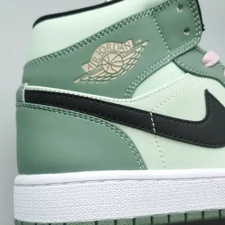 Wmns Air Jordan Air Jordan 1 1 Mid SE 'Dutch Green'