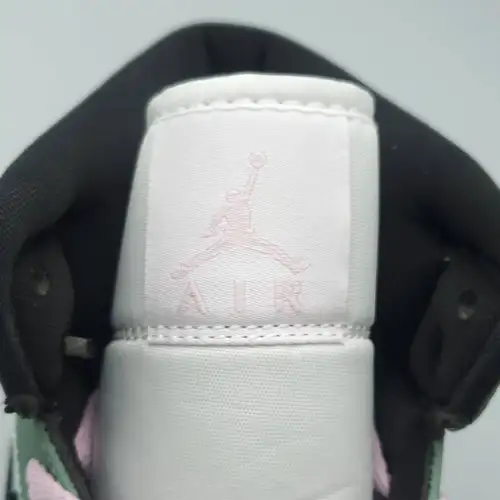 Wmns Air Jordan Air Jordan 1 1 Mid SE 'Dutch Green'