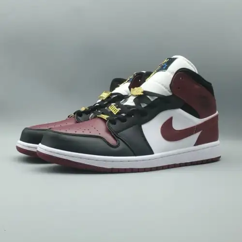 Wmns Air Air Jordan 1 Jordan 1 Mid SE 'Gold Pendants'