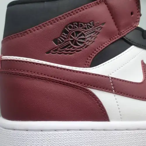 Wmns Air Air Jordan 1 Jordan 1 Mid SE 'Gold Pendants'