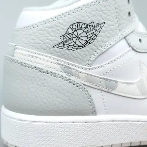 Air Jordan 1 Mid 'Swoosh Logo - Air Jordan 1 Grey Camo'