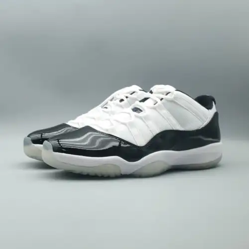 Air Jordan 11 Air Jordan 11 Retro Low 'Concord'