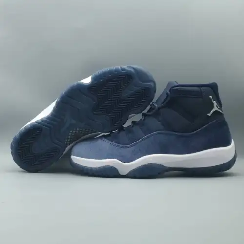 Wmns Air Jordan 11 Retro 'Midnight Navy Velvet'