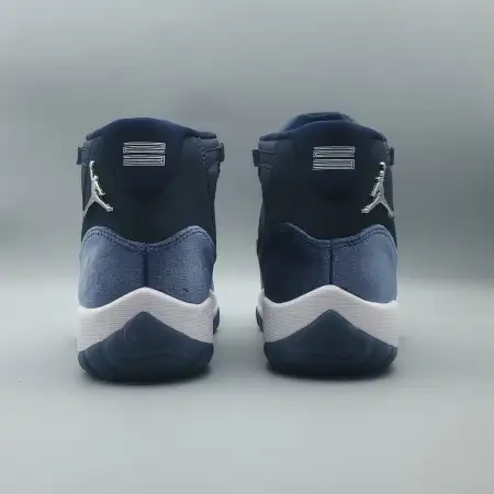 Wmns Air Jordan 11 Retro 'Midnight Navy Velvet'