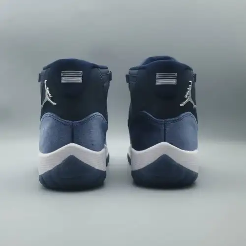 Wmns Air Jordan 11 Retro 'Midnight Navy Velvet'